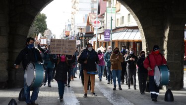 Los trabajadores del Casino marcharon hasta el Centro Cívico. Foto: Alfredo Leiva