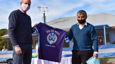 El vicegobernador de Río Negro, Alejandro Palmieri junto al presidente de Sol de Mayo Adán Valdebenito. Foto: gentileza 