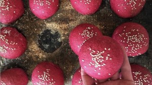 Mirá que buenos están estos panes de remolacha