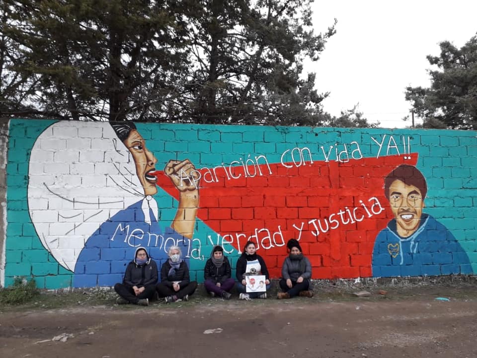 El mural realizado por la Asociación de Familiares y Víctimas del Terrorismo de Estado. Foto: Gentileza.