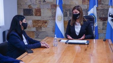 La ministra Peve viajó a Plottier pro la preocupación que hay en la localidad por el incremento de casos de coronavirus. (Gentileza).-