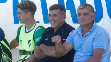 Adán Valdebenito incorporó a Luis Murúa como ayudante a principios de año y ahora le confiará la dirección técnica del equipo (Foto: Archivo Pablo Leguizamón)
