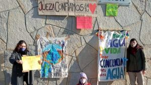 Avanza el amparo contra la represa de Nahueve, pero no frenan la obra