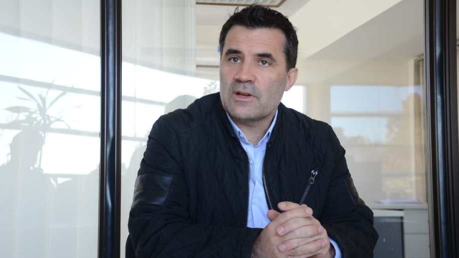 Martínez defendió el desarrollo off shore y alertó sobre los “precios insólitos” del GNL