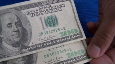 ¿Restringen más la compra de dólares? Desde Economía bajan el tono