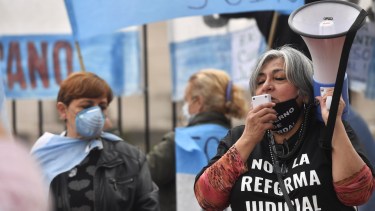 Comenzó la vigilia opositora frente al Congreso contra la Reforma Judicial