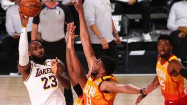 Davis y LeBron lideraron otro triunfo de los Lakers