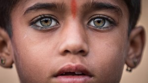 La mirada de los niños: un viaje emocionante con las fotos del psicólogo roquense varado en Bali