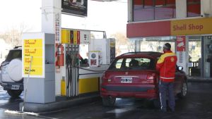 Aumento de combustibles: ahora subió Shell y el gasoil supera los $430 por litro