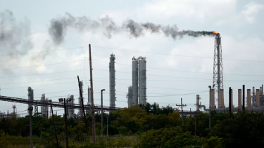 El 30% de la capacidad de refinación del Golfo de México se cerró como medida preventiva por el huracán Laura. (foto: gentileza)