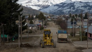 Gennuso confía en que su plan de asfalto seducirá a los vecinos para financiar otras obras en Bariloche