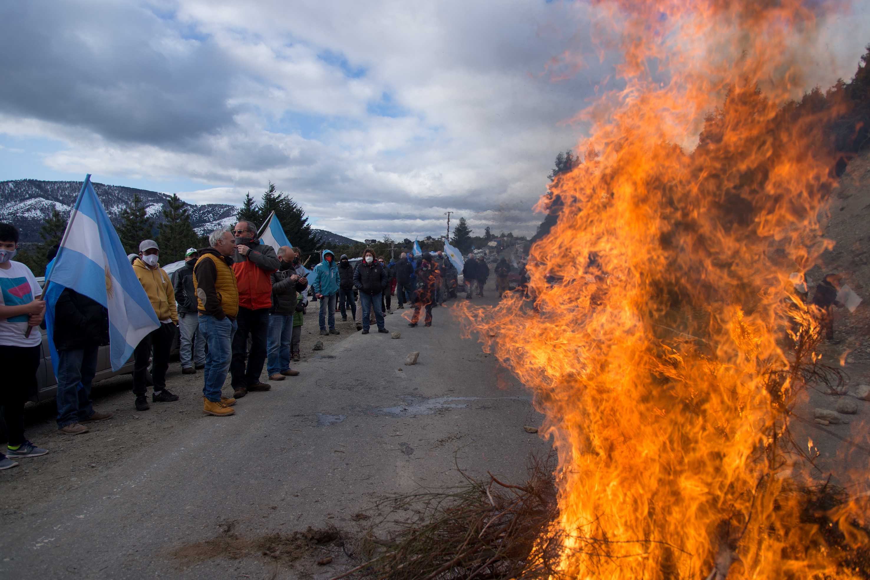 Los manifestantes cuestionaron el bloqueo de la ruta 40. Foto: Marcelo Martínez