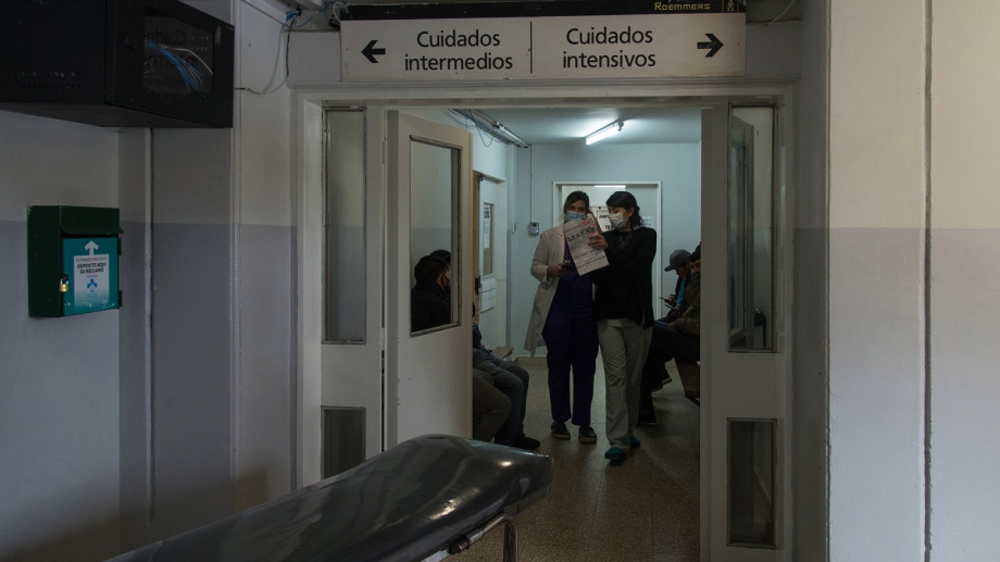 En lo que va de la pandemia, 453 pacientes murieron en Bariloche a causa de la enfermedad, que transmite el nuevo coronavirus. (foto de archivo)