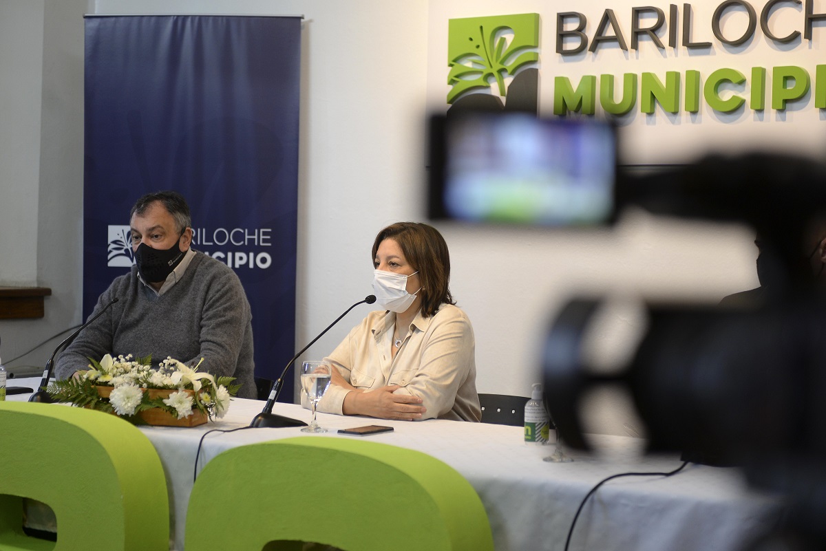 La gobernadora Arabela Carreras se refirió hoy en Bariloche al episodio de detención de una mujer por violar la cuarentena. Foto: Alfredo Leiva