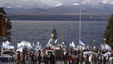Los manifestantes se concentraron este lunes en el Centro Cívico y expresaron sus reclamos en forma pacífica. (Foto Alfredo Leiva)