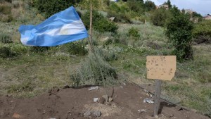 Denuncian que el municipio alentó la toma de un espacio verde en Bariloche