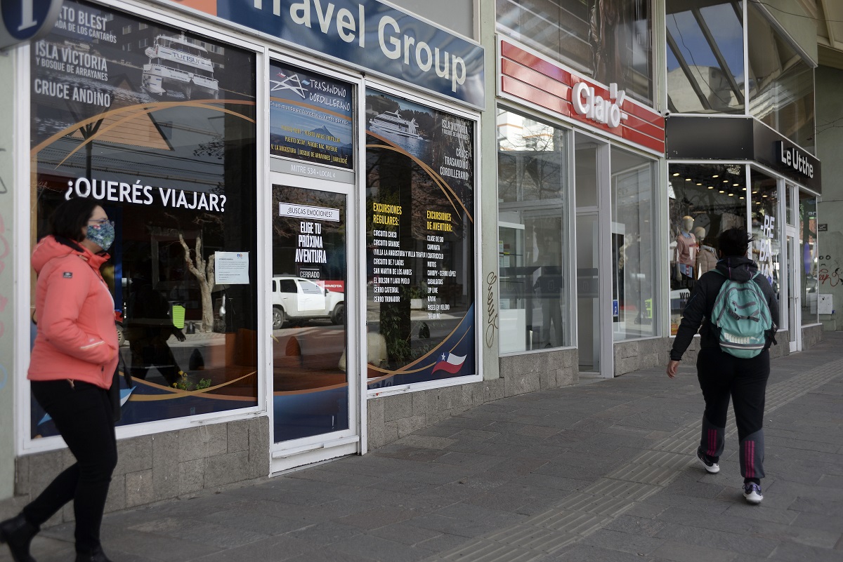 En Bariloche hay 90 agencias de viajes habilitadas y la postergación de los vuelos es un nuevo revés a su economía. Foto: Alfredo Leiva