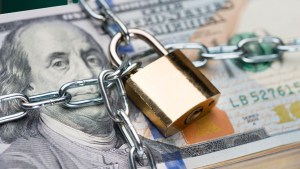 Los bancos normalizan las ventas de los 200 dólares solidarios