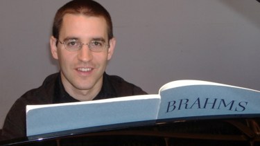 Emilio Peroni también será parte de la programación de la Asociación Musical del Comahue, aunque esta vez no toque en directo.