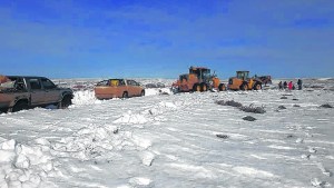 Mencué: intentan ayudar a campesinos aislados desde las nevadas de julio
