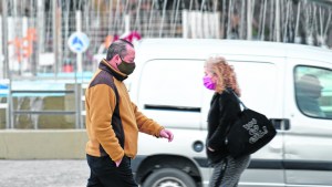 Restricciones para los no vacunados, la idea que apoya uno de los médicos más importantes de Neuquén