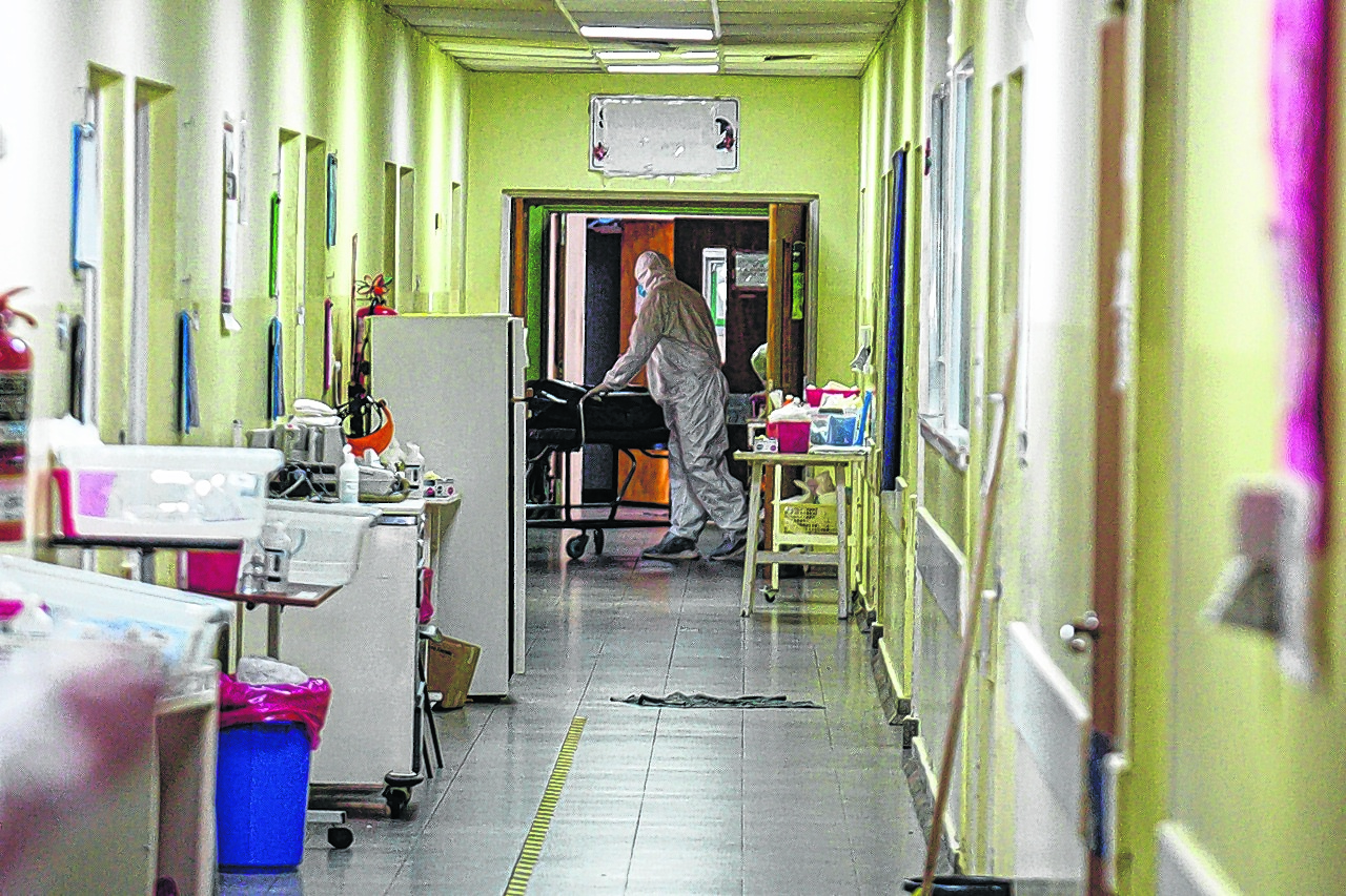La imagen de ayer en el hospital López Lima, donde la ocupación de Terapia sigue siendo total. (Foto: Juan Thomes)