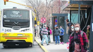 Gaido firma acuerdo con la UNCo por el transporte público de Neuquén