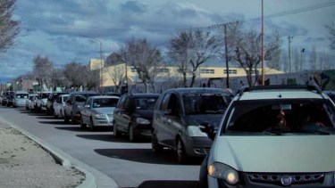 Una nutrida caravana de vehículos recorrió la ciudad haciendo sonar sus bocinas. (Foto: gentileza Vicente Pérez)