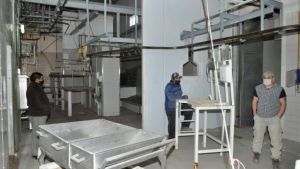 Ex trabajadores buscan reactivar la planta de faena de Jacobacci