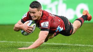 Crusaders volvió a la victoria y dio otro paso hacia el título