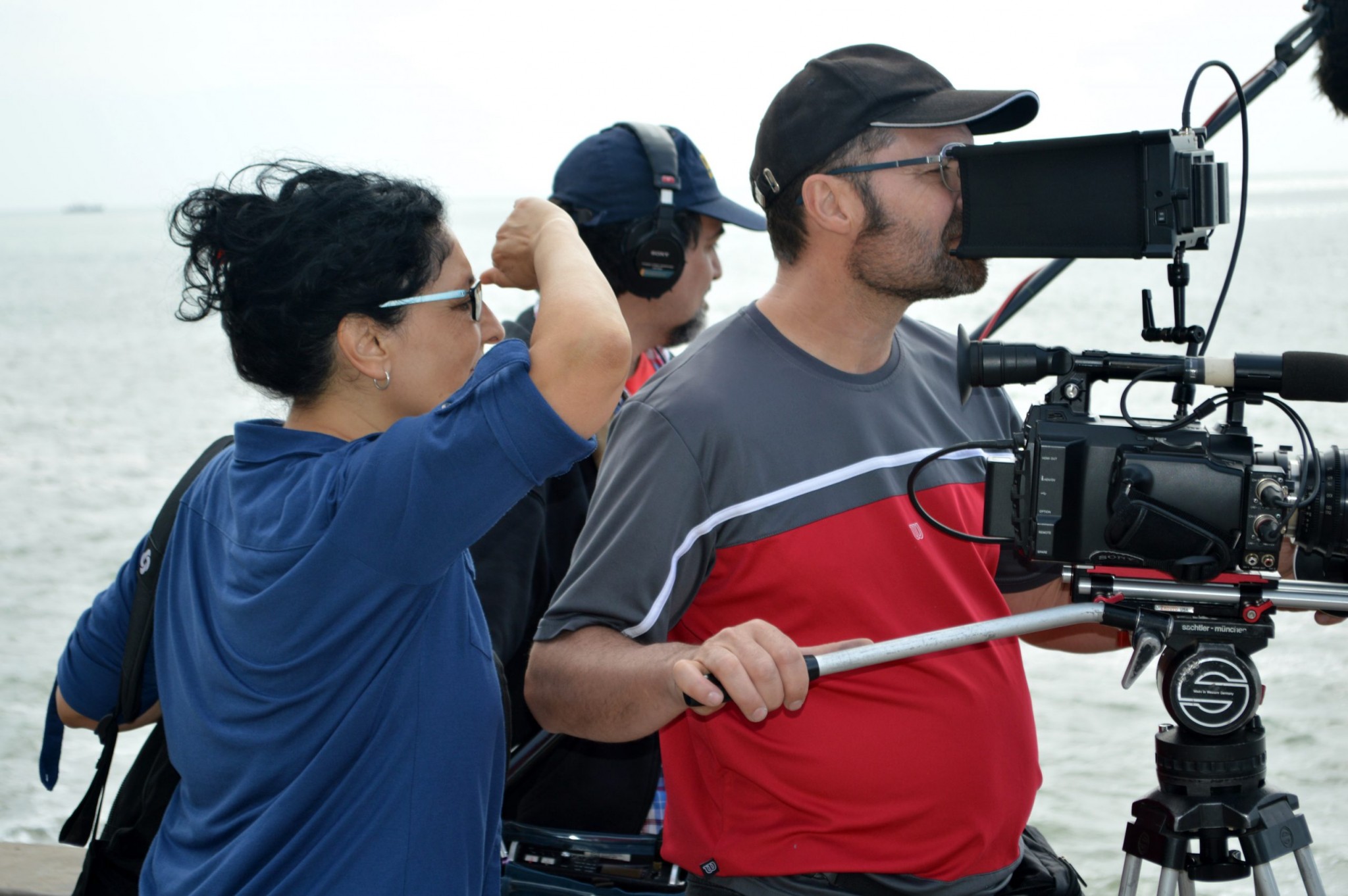 Sandra Godoy, Horacio Almada y Javier Hick en el rodaje del documental.