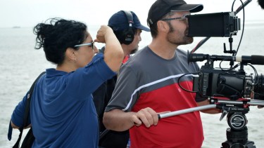 Sandra Godoy, Horacio Almada y Javier Hick en el rodaje del documental.