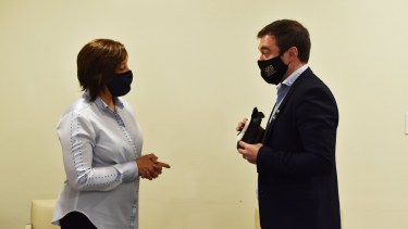 El intendente de Oro junto  la gobernadora Araberal Carreras (gentileza)