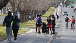 Hoy amplían horarios de actividades en Neuquén y habilitan el fútbol «sectorizado»