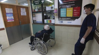 Las personas mayores de 60 años están dentro de los grupos de riesgo en la pandemia. Foto Oscar Livera.