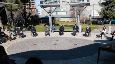 La reunión en el patio de Casa de Gobierno. Foto: Prensa de Gobierno