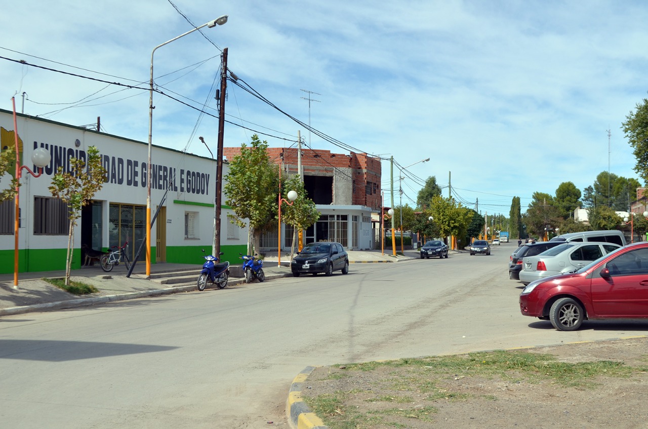 El municipio de Godoy estableció multas para quienes incumplan con las nuevas restricciones dispuestas. (Foto Néstor Salas)