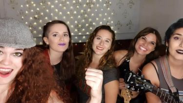 Juanas en banda. Mel Frank, Ayelén Rodas, Sofía Pîntos, Lieza Solaro y Brenda Lorca.