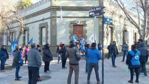 Estatales de UPCN Neuquén protestan en Casa de Gobierno