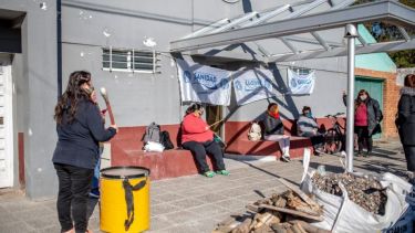 El personal de Sanidad se manifestó en las puertas de "Valle Sereno". Foto: gentileza.-