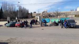 Transformaron su protesta en una colecta por el día de la niñez para Cipolletti