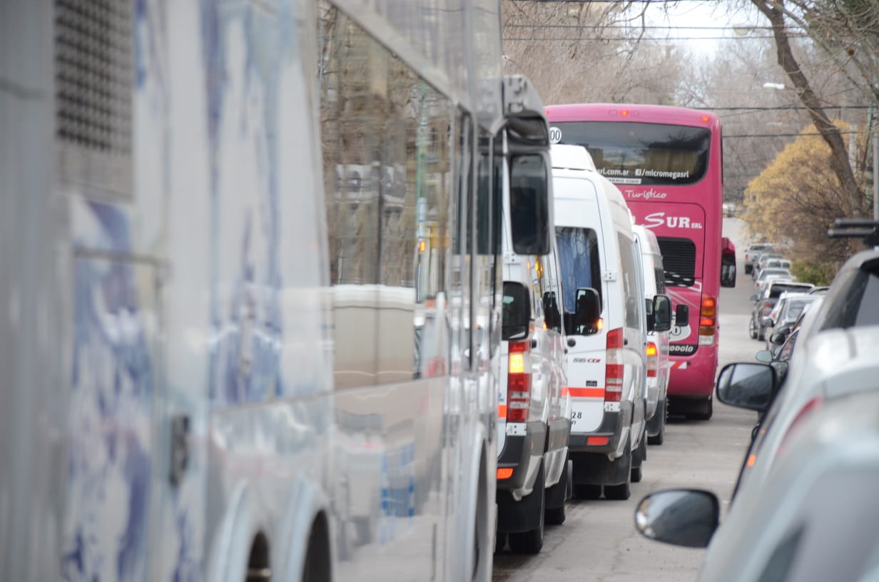 Los transportistas de turismo protestaron el jueves en Neuquén capital