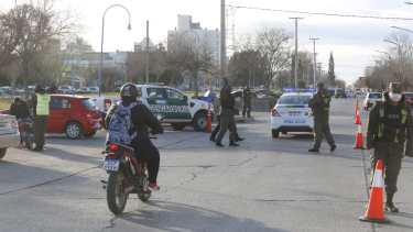 En Roca empezaron esta mañana los controles conjuntos de Gendarmería, Policía provincial e inspectores municipales. Se mantendrán por 10 días.