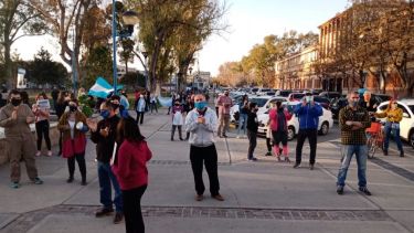 En Roca, salieron a protestar contra la implementación de la Fase 1 del ASPO