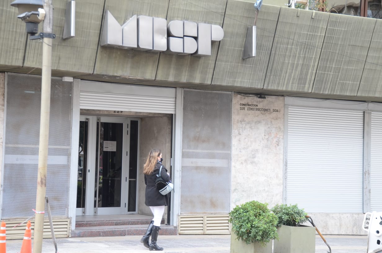 Gutiérrez volvió a endeudarse y emitió Letras por más de $1.000 ...