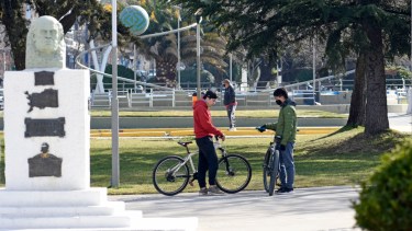 El uso de tapabocas y la distancia social llegaron para quedarse. Foto: archivo Florencia Salto.