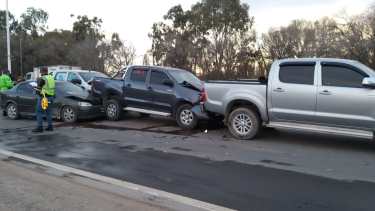 Un choque en cadena dificulta el tránsito sobre Ruta 7, entre Neuquén y Centenario. (Foto: Gentileza).