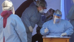 Más testeos de coronavirus por viajes y cirugías en Neuquén