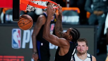 Leonard apareció en los momentos claves y fue la figura. (Foto: AP)