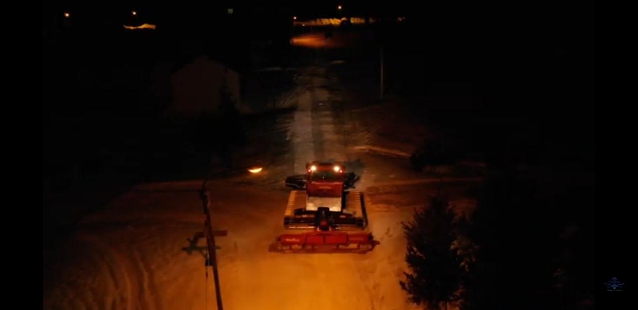 Vista nocturna de Caviahue desde el drone cuando pasa la máquina. Captura de video. 